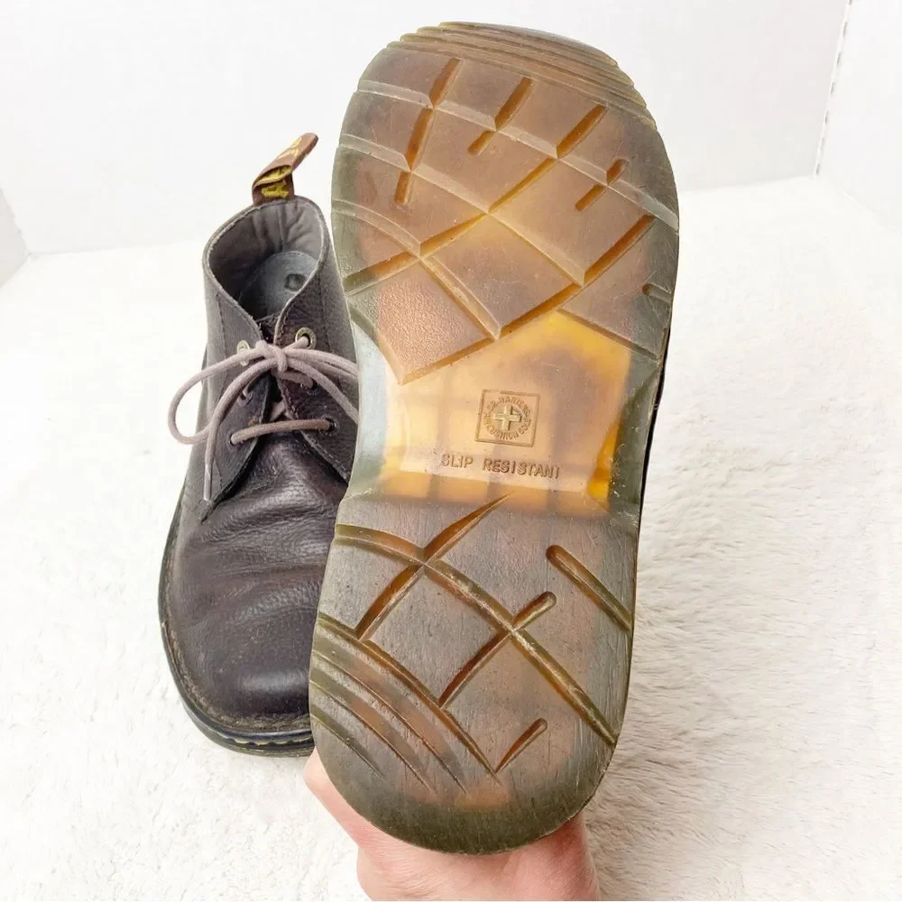 Dr. Martens Sussex Bear Track Chukka Boots size 9